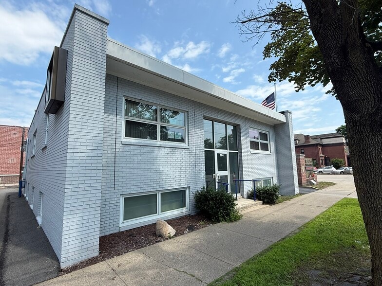 More Photos Of 584 Wyoming Ave, Kingston Medical For Sale