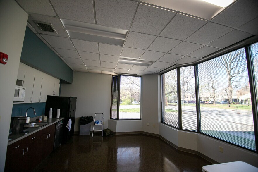 More Photos Of 5121 Maryland Way, Brentwood Office For Lease