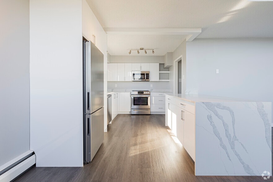 More Photos Of 2105 90 Av SW, Calgary Apartments For Lease