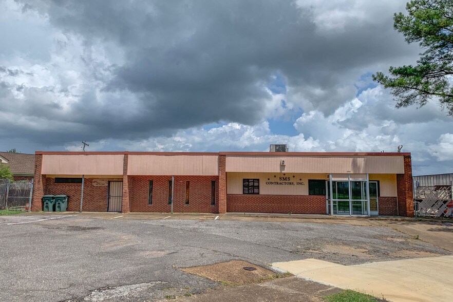 More Photos Of 1790 Lapaloma St, Memphis Freestanding For Sale