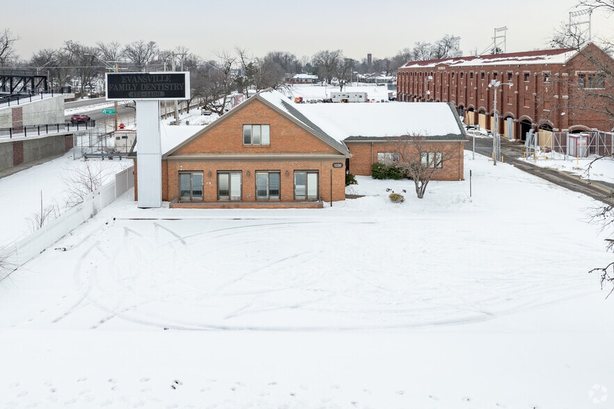 More Photos Of 1220 Washington Ave, Evansville Medical For Sale