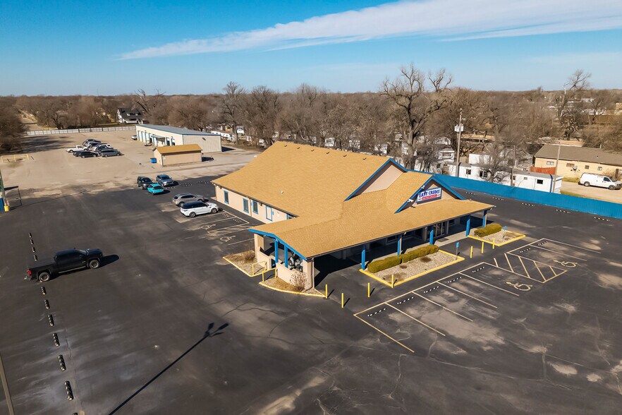 More Photos Of 3101 S Broadway St, Wichita Freestanding For Sale