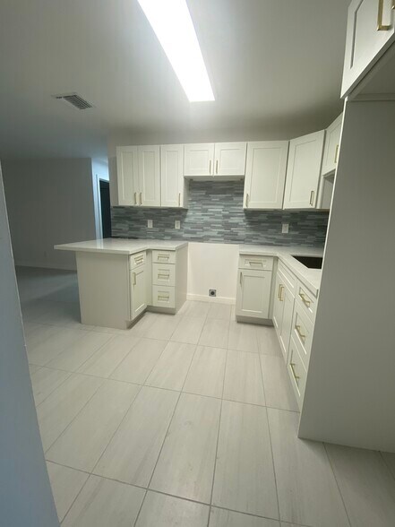 More Photos Of 401 SW 7th Ave, Fort Lauderdale Apartments For Sale