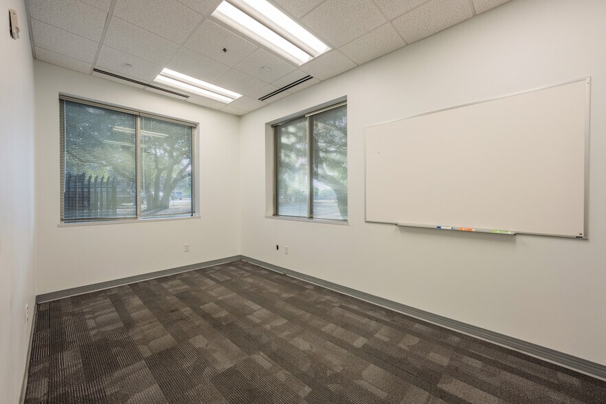 More Photos Of 5555 Northwest Pky, San Antonio Office For Lease