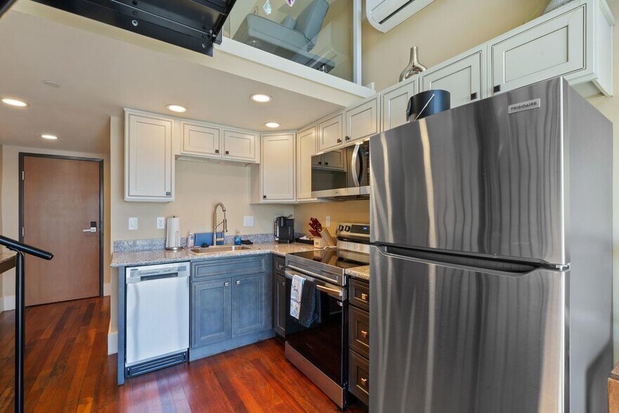 More Photos Of 1505 Pacific Ave NW, Oceanside Hotel For Sale