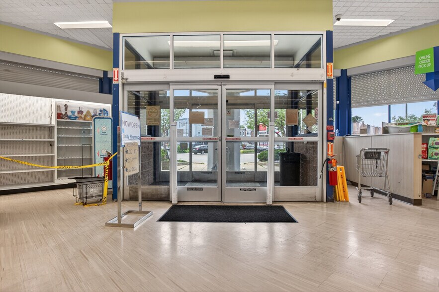 More Photos Of 5627-5699 Chestnut St, Philadelphia Drugstore For Lease