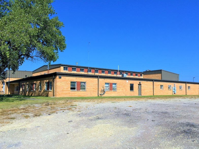 More Photos Of 620 N Edgemoor St, Wichita Warehouse For Sale