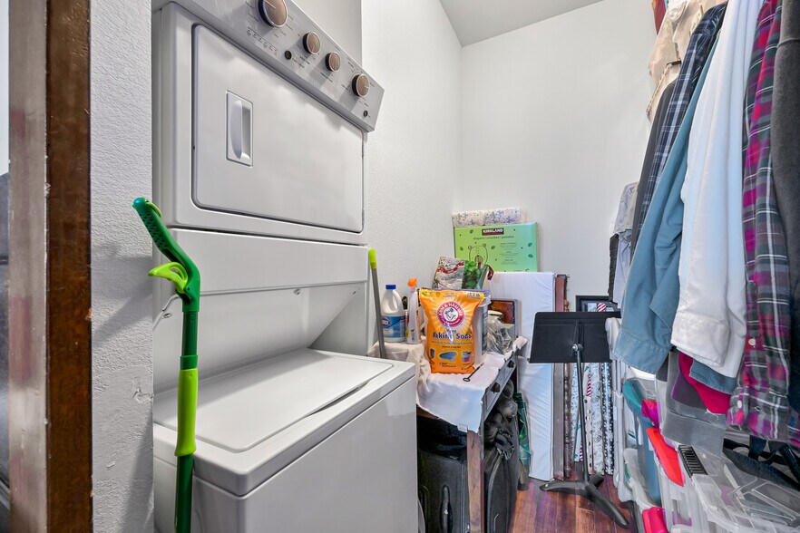 More Photos Of 412 Front St, Lynden Storefront Retail Residential For Sale