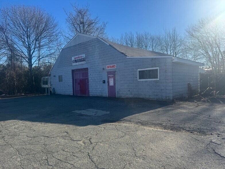 More Photos Of 99 Spring St, Fairhaven Auto Repair For Sale
