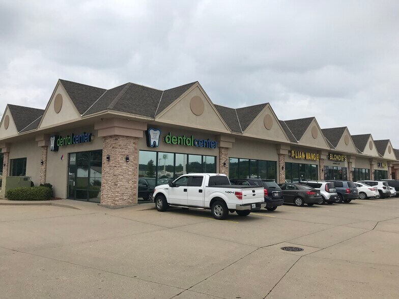 More Photos Of 135 Radio City Dr, Pekin Freestanding For Lease