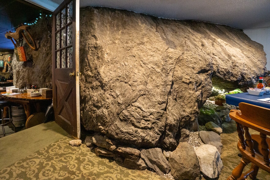 More Photos Of 709 Route 4, Killington Hotel For Sale