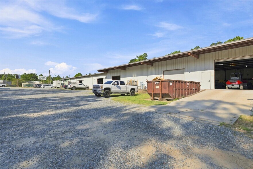 More Photos Of 4711 Capital Cir SW, Tallahassee Warehouse For Sale