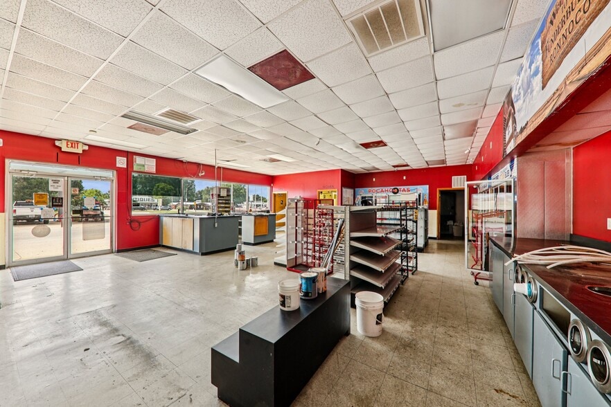 More Photos Of 402 W Johnson St, Pocahontas Flex For Sale