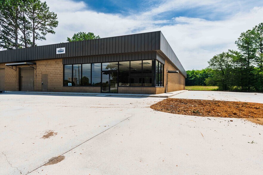 More Photos Of 494 Richardson Rd SE, Calhoun Freestanding For Sale