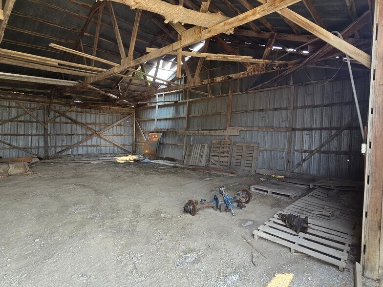 More Photos Of 808 W Walnut St, Fairbury Industrial For Sale