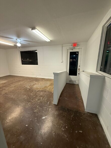 More Photos Of 409 S Kansas St, El Paso Freestanding For Lease