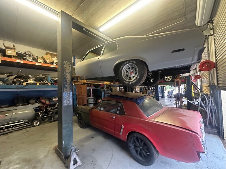 More Photos Of 1002 SE 9th St, Cape Coral Service For Sale