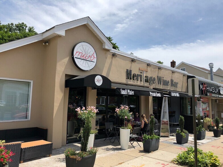 Primary Photo Of 90 School St, Glen Cove Restaurant For Lease