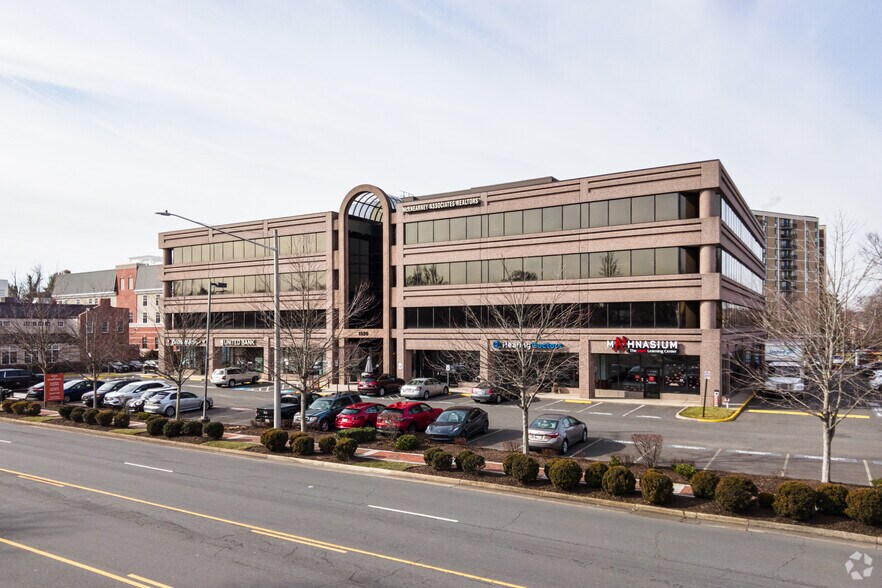 More Photos Of 1320 Old Chain Bridge Rd, McLean Office For Lease