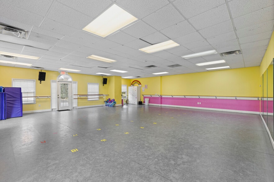 More Photos Of 3980 Shallowford Rd, Marietta Office For Sale