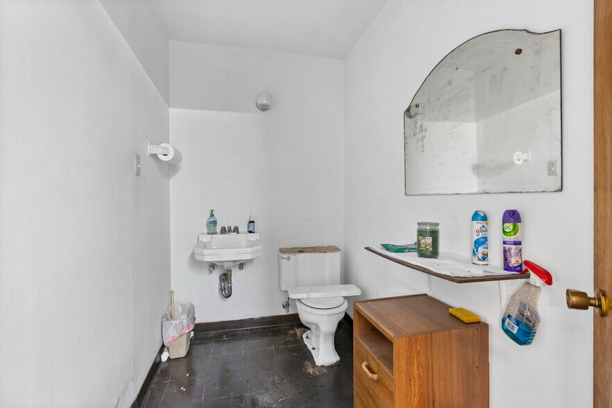 More Photos Of 3314 Carr St, Houston Manufacturing For Sale