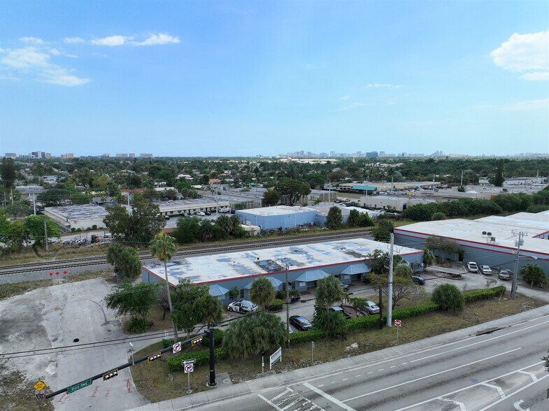 More Photos Of 1500-1536 S Dixie Hwy, Pompano Beach Showroom For Lease