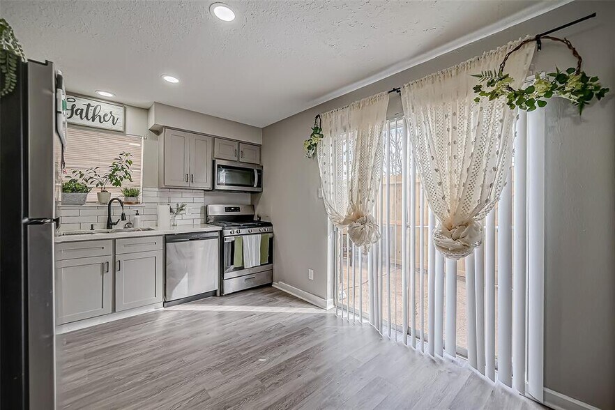 More Photos Of 1408 Edward Dr, South Houston Apartments For Sale