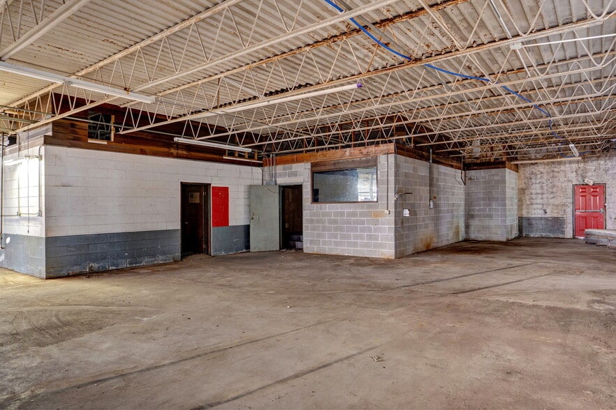 More Photos Of 504 Airport Rd, Crane Warehouse For Sale