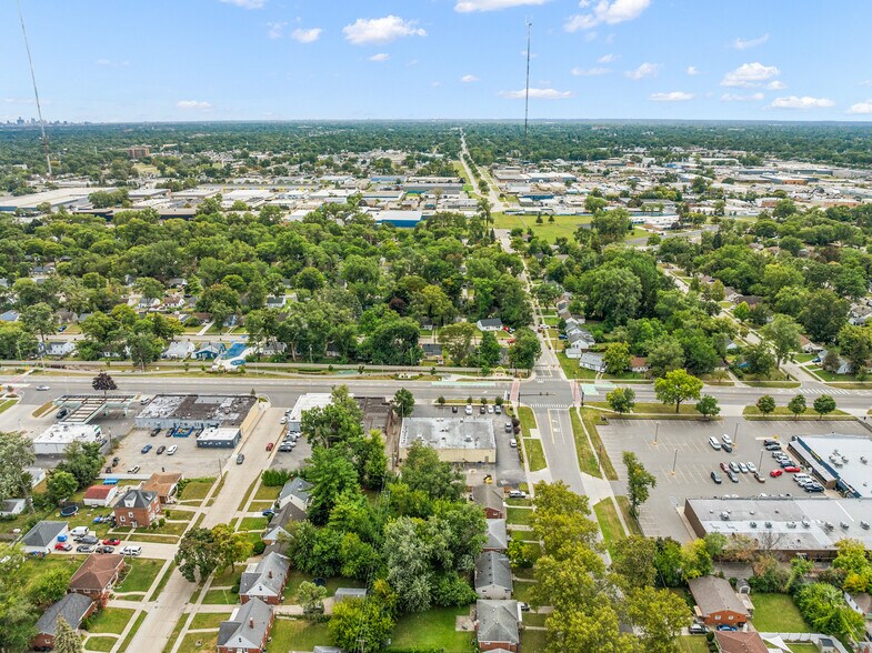 More Photos Of 10840-10850 W 9 Mile Rd, Oak Park Freestanding For Lease