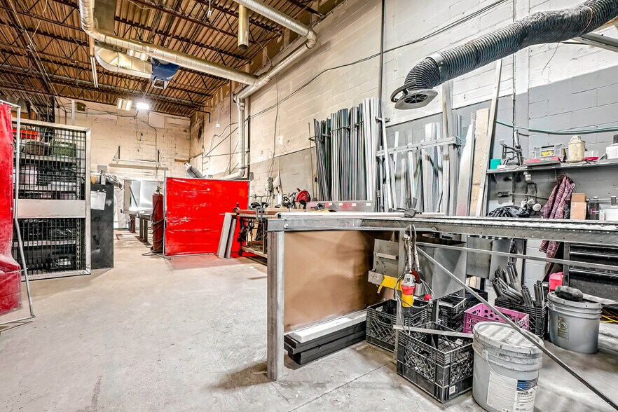 More Photos Of 1390 Rue Newton, Boucherville Flex For Lease