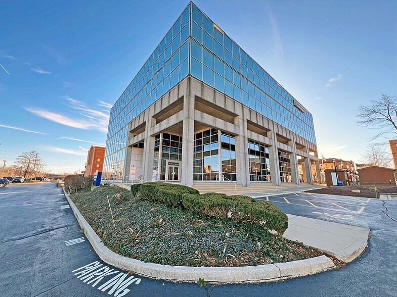 More Photos Of 23 Public Square, Belleville Office For Lease