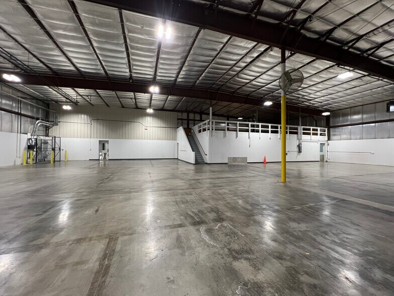 More Photos Of 5739 Green Valley Ct, Oshkosh Manufacturing For Lease