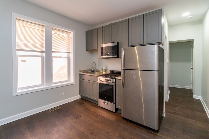 More Photos Of 619 E Groveland Park, Chicago Apartments For Sale
