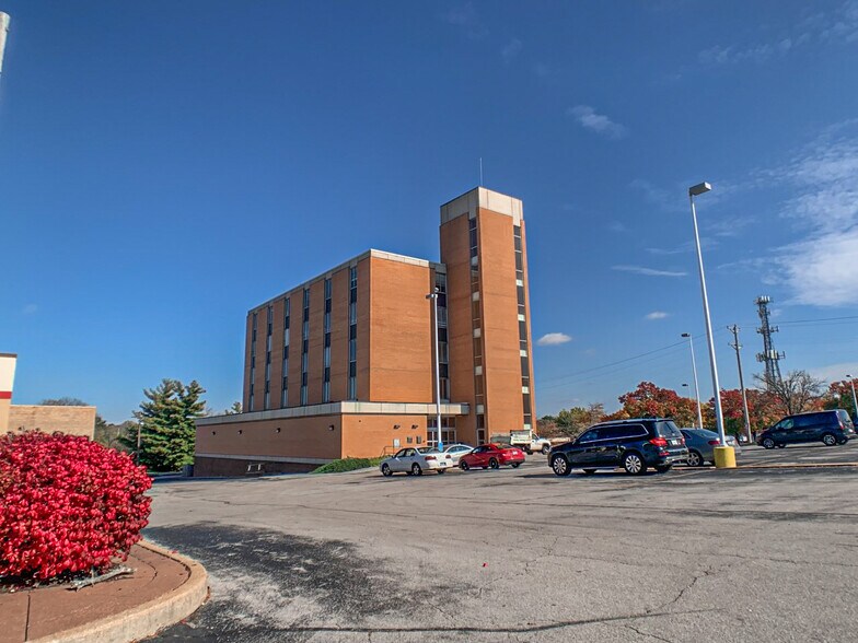 More Photos Of 10449 Saint Charles Rock Rd, Saint Ann Office For Sale