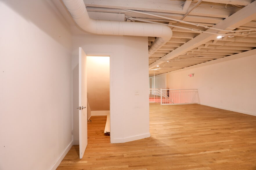More Photos Of 328 Wall St, Kingston Storefront Retail Office For Lease