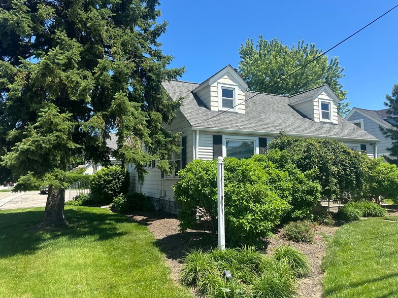 More Photos Of 36403 Vine St, Willoughby Office For Sale