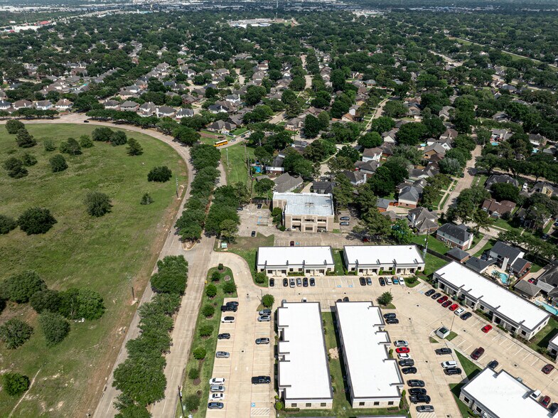 More Photos Of 633 E Fernhurst Dr, Katy Medical For Sale