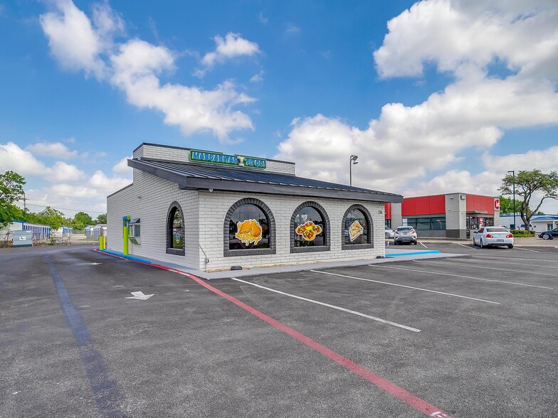 More Photos Of 316 Wilshire Blvd, Burleson Freestanding For Sale