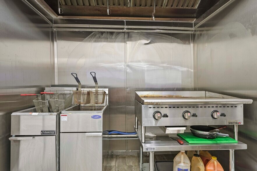 More Photos Of 4620 Tod Ave, East Chicago General Retail For Sale