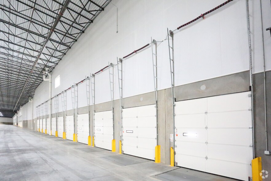 More Photos Of 201 River Ridge Pky, Jeffersonville Warehouse For Lease