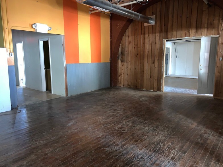 More Photos Of 1 Allen St, Springfield Manufacturing For Lease