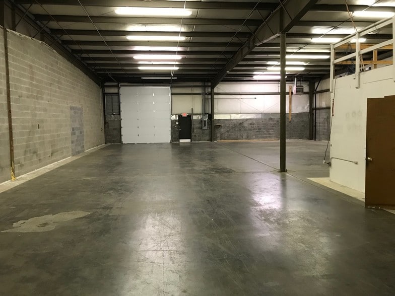 More Photos Of 214 Fort Collier Rd, Winchester Warehouse For Lease