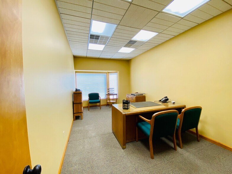 More Photos Of 1401 N Truman Blvd, Festus Office For Lease