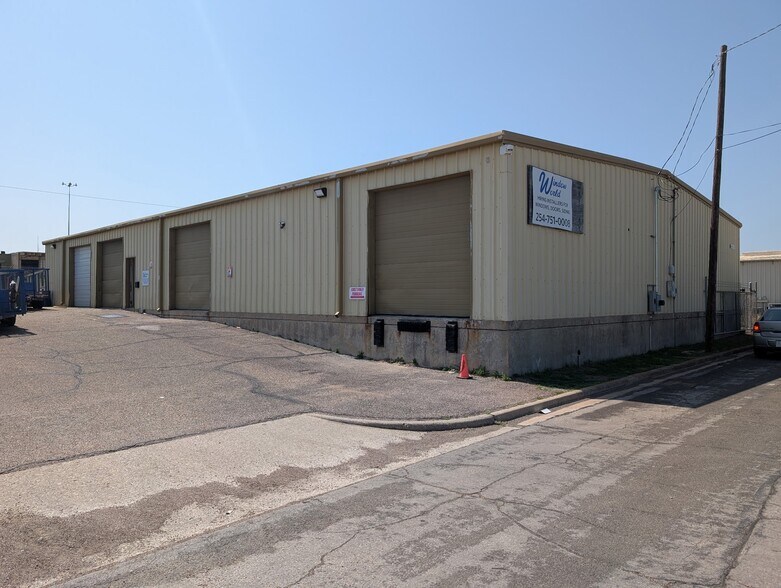 Primary Photo Of 300 Kelly St, Waco Warehouse For Sale