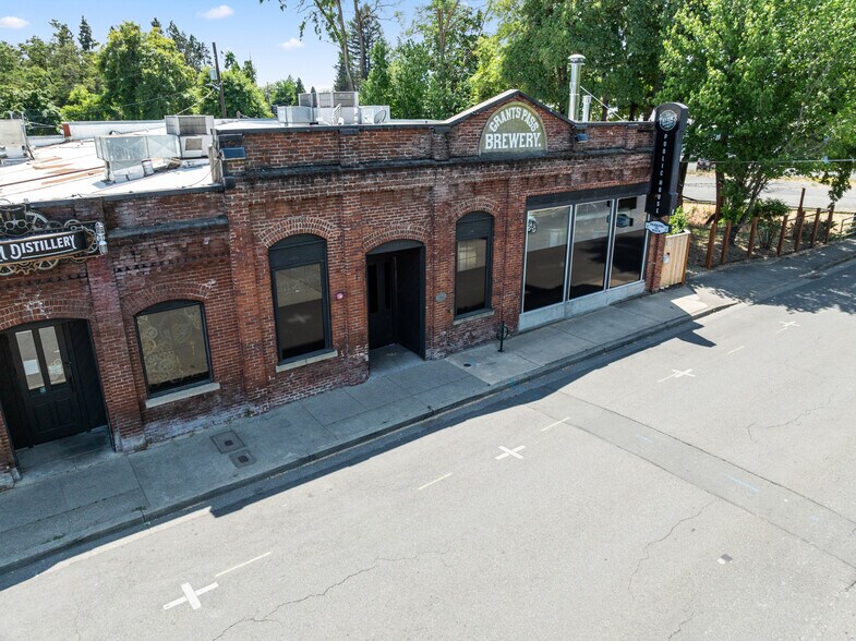 More Photos Of 509 SW G St, Grants Pass Restaurant For Sale