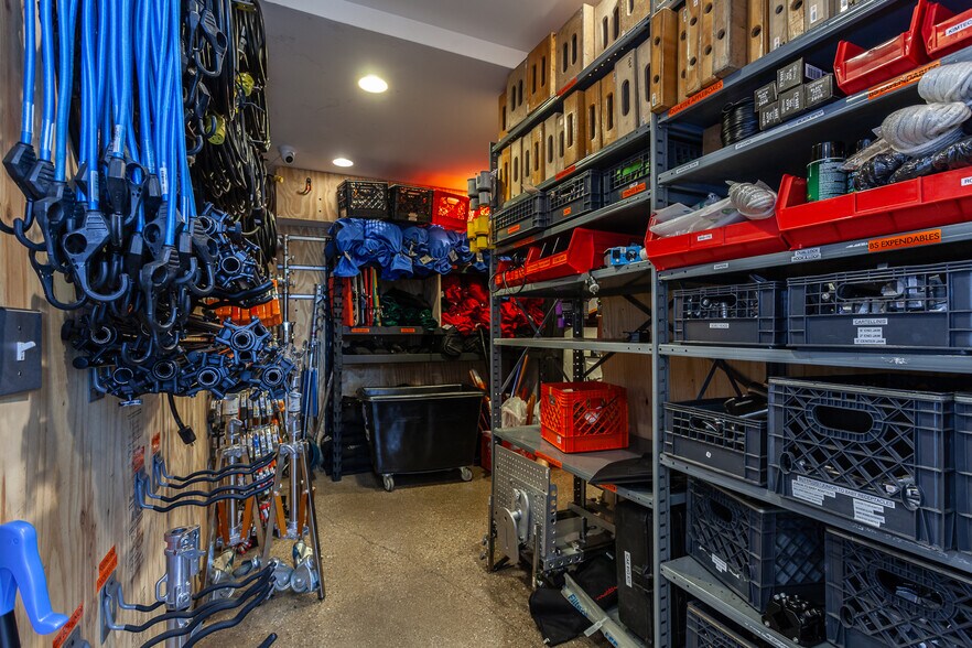 More Photos Of 2425 W 14th St, Chicago Loft Creative Space For Lease