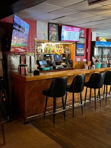 More Photos Of 1058 Main St, Newfoundland Bar For Sale