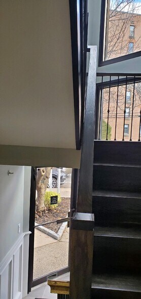 More Photos Of 1444 Clove Rd, Staten Island Office For Lease