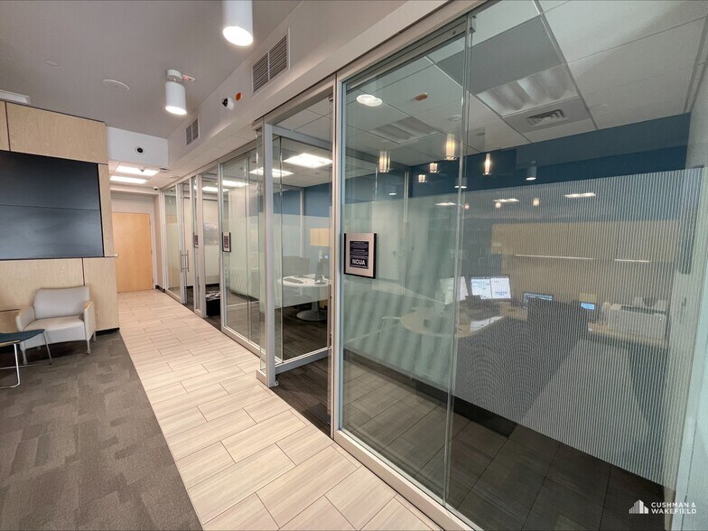 More Photos Of 870 Colorado Blvd, Denver Parking Garage For Lease