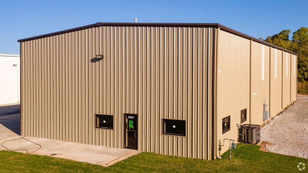 More Photos Of 8301 SW 23rd Pl, Oklahoma City Warehouse For Lease